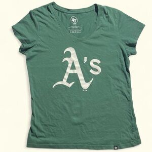 Oakland Athletics A’s 47 Brand Club V Neck Tee Womens M Green MLB Baseball Soft